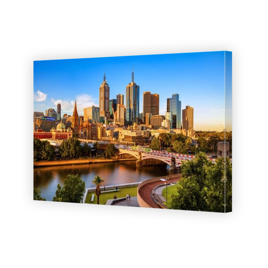 Melbourne, afternoon light summer : Looking across the Yarra River to Princes Bridge and Federation Square.