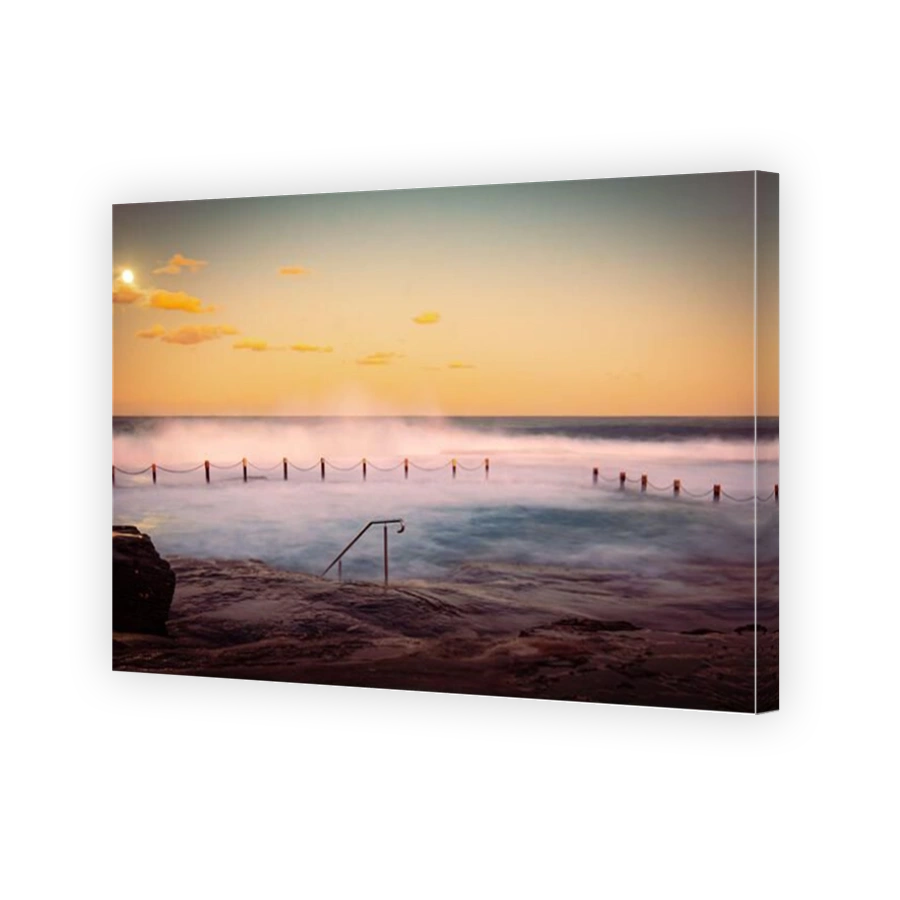 A beautiful dawn sky overlooking the ocean and Maroubra rock pool. Sydney, Australia