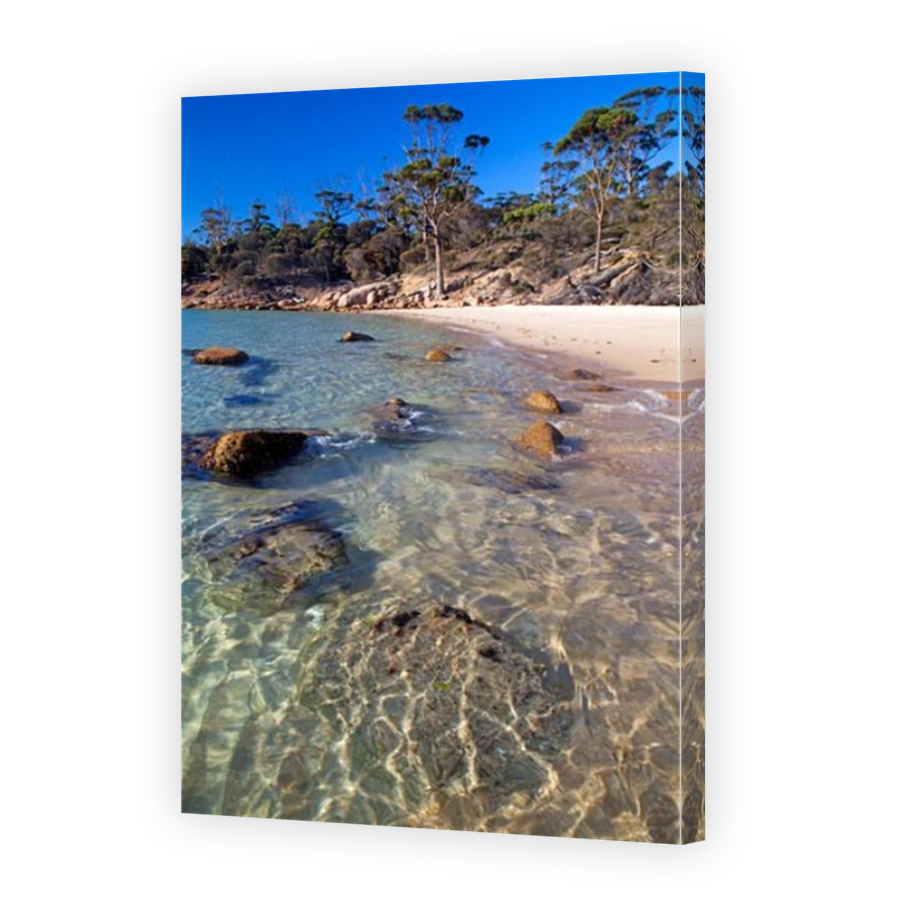 Cooks Beach in Freycinet National Park