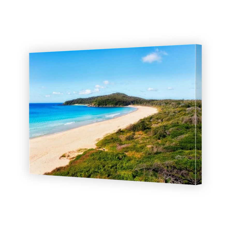 Elizabeth beach and bay on Australian Pacific coast - secluded tropical pristine vacation destination lifestyle.