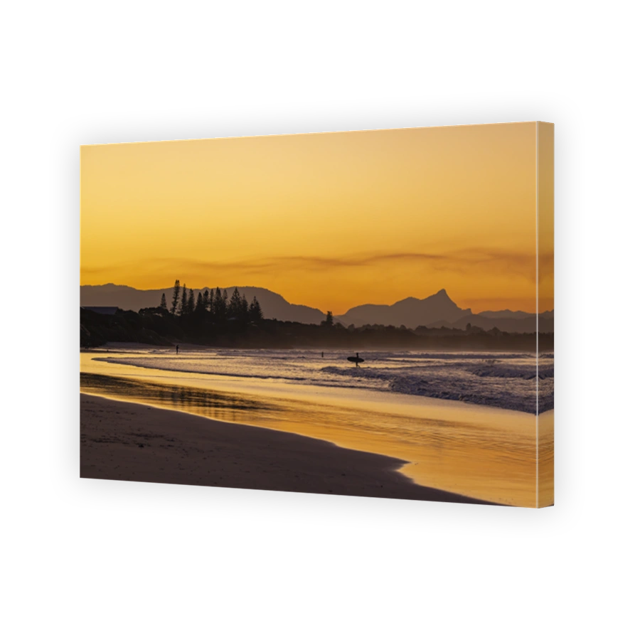Sunset beach views across Main Beach in Byron Bay, New South Wales, Eastern Australia