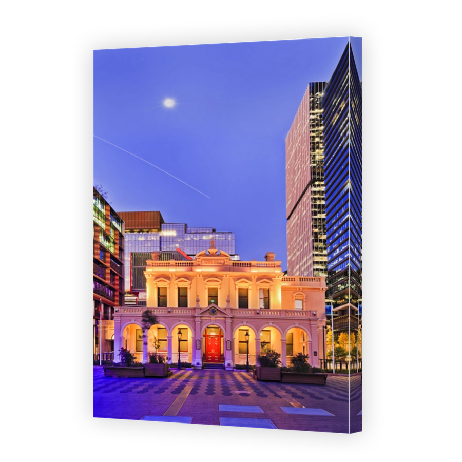 Parra Town Hall facade moon straight vert