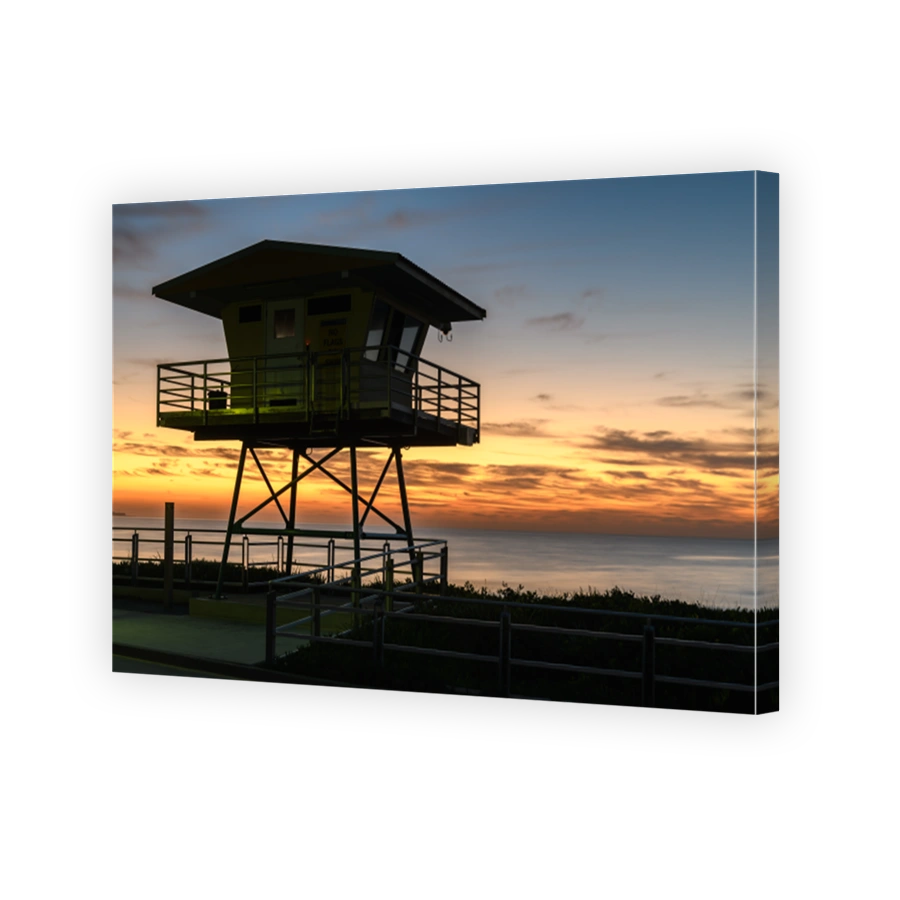Sunrise over Cronulla Beach lifeguard tower