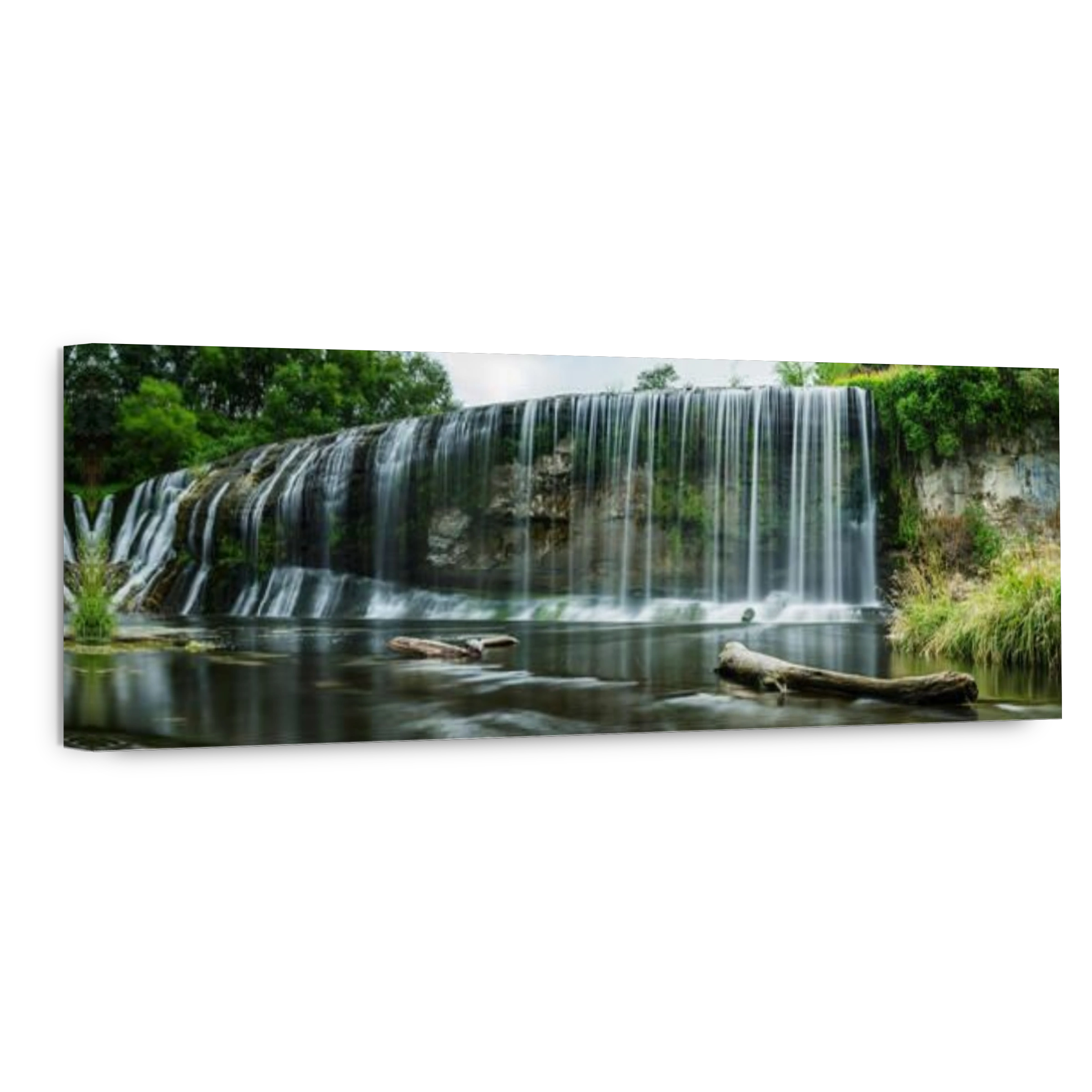 Panoramic photo of the long curtain of water at Rere Falls in New Zealand.