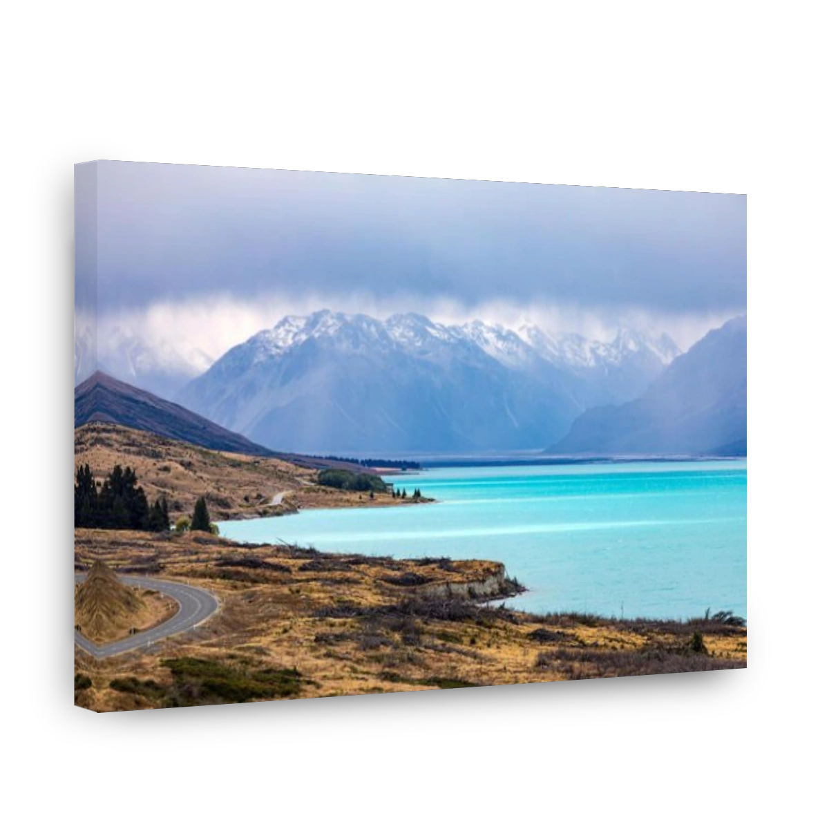 turquoise Lake Pukaki in New Zealand, New Zealand, Southern Island