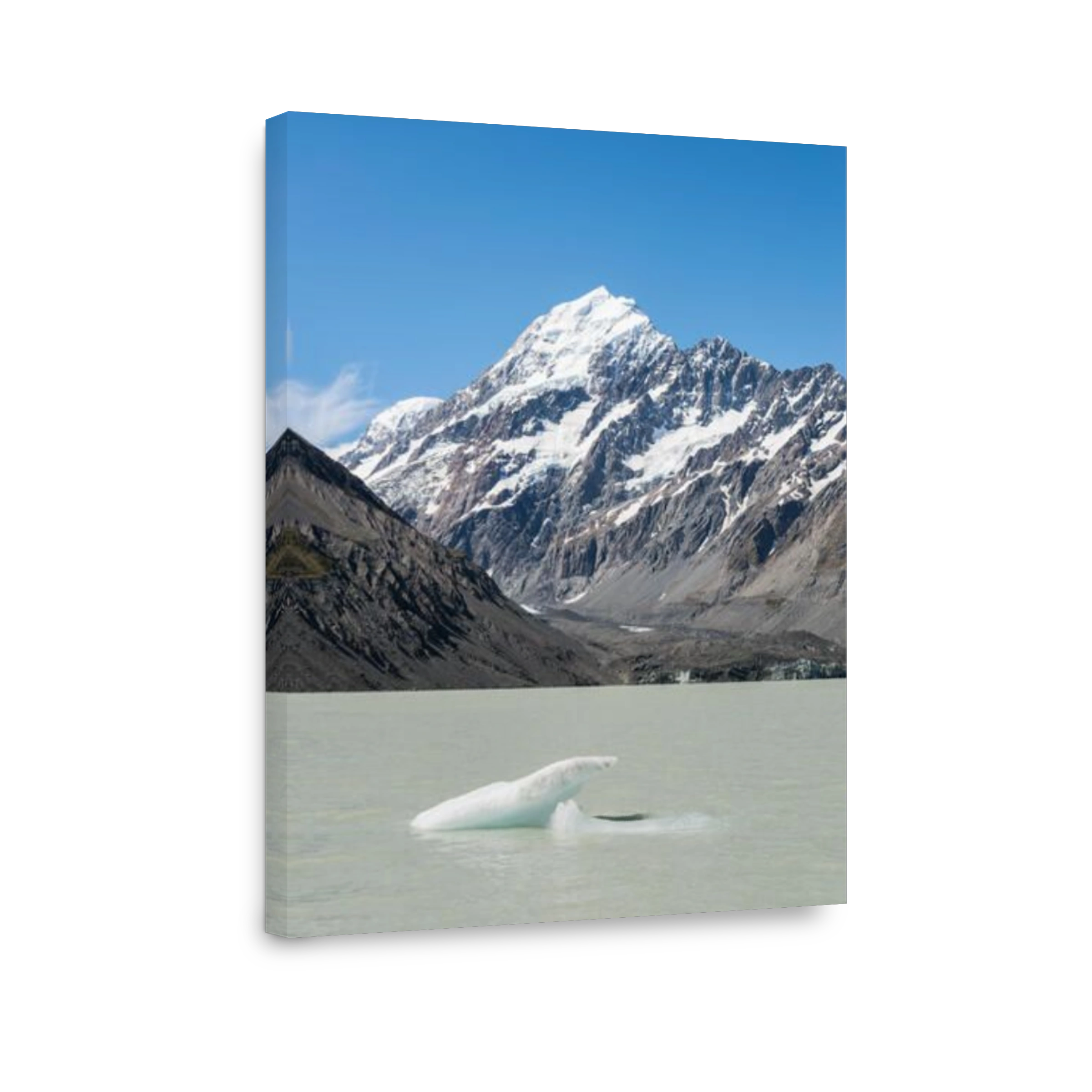 Hooker Lake and Glacier with icebergs and Mount Cook, South Island, New Zealand.
