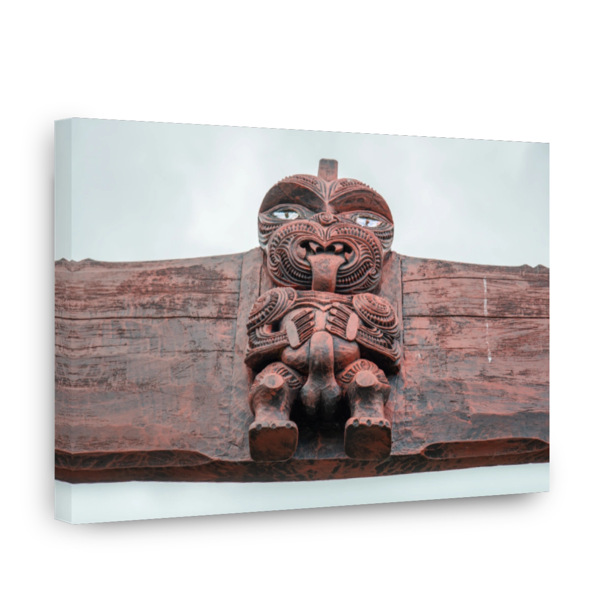 The Maori art carving decoration in Hamilton town is New Zealand's largest inland city.
