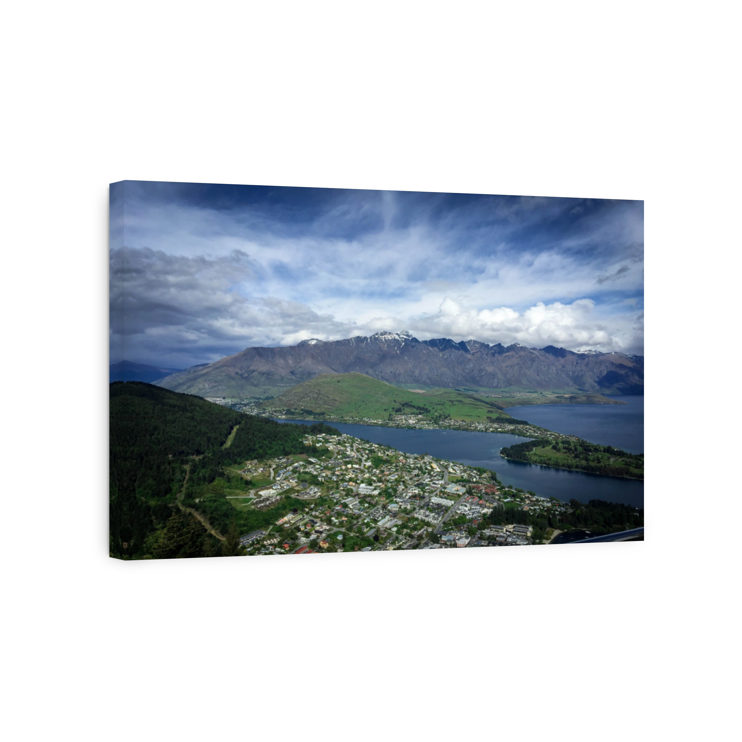 Serene Lake Wakatipu Scenery in New Zealand