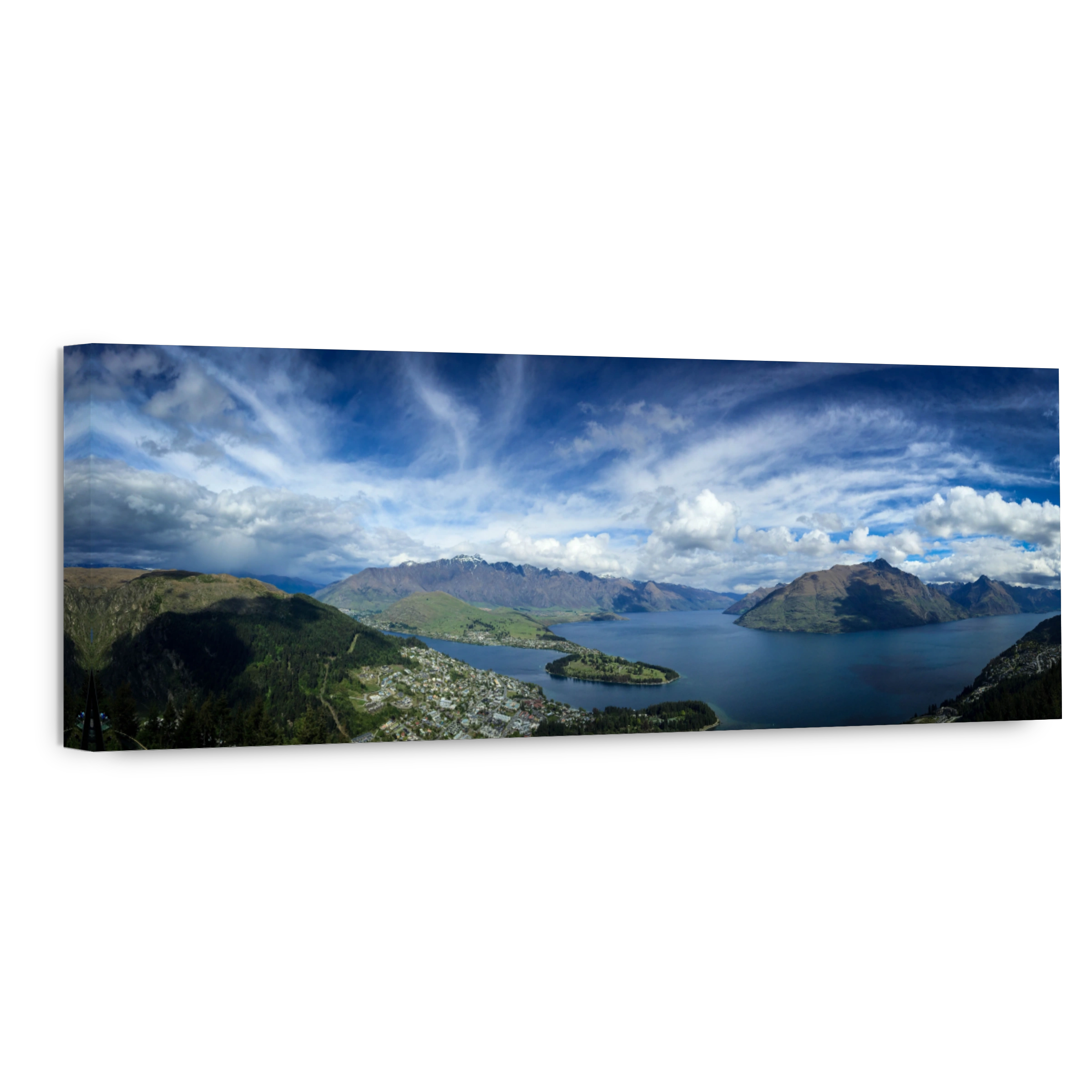 Panoramic view of Lake Wakatipu, New Zealand
