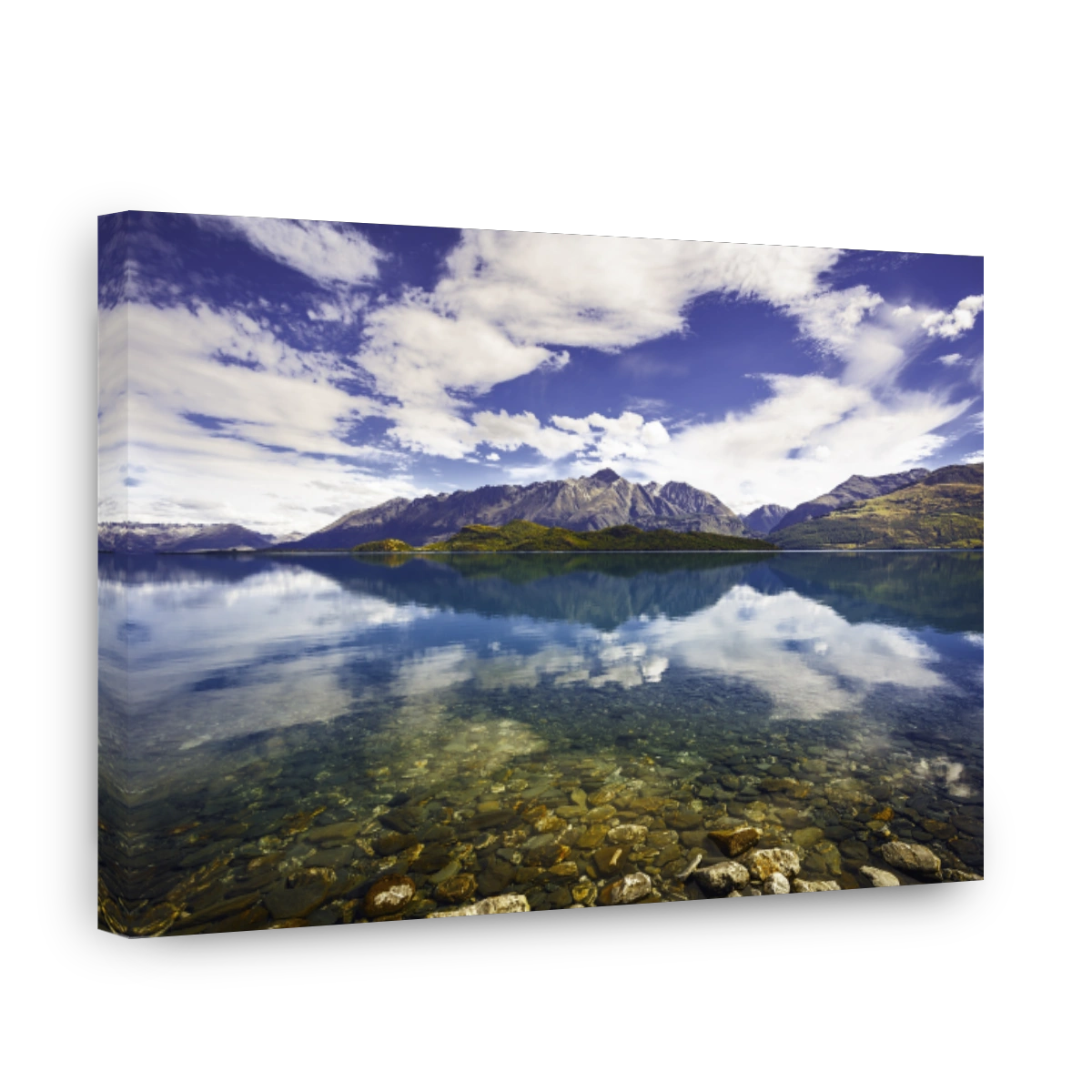Tranquil Waterscape of Lake Wakatipu, New Zealand