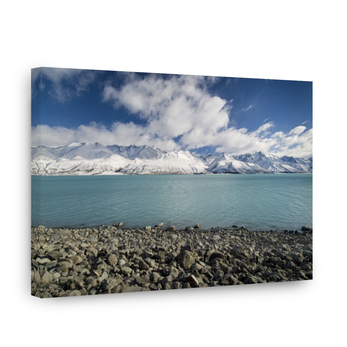 Serene Mountains and Lake Pukaki Landscape