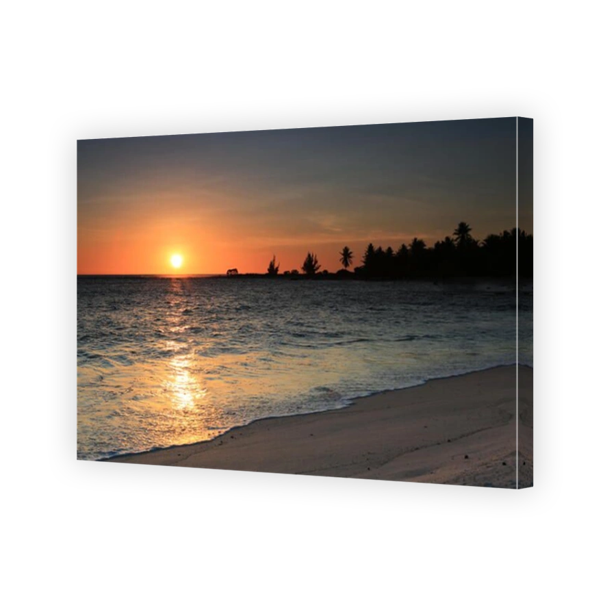 Clear sunset over the Southern Pacific, Christmas Island, Kiribati