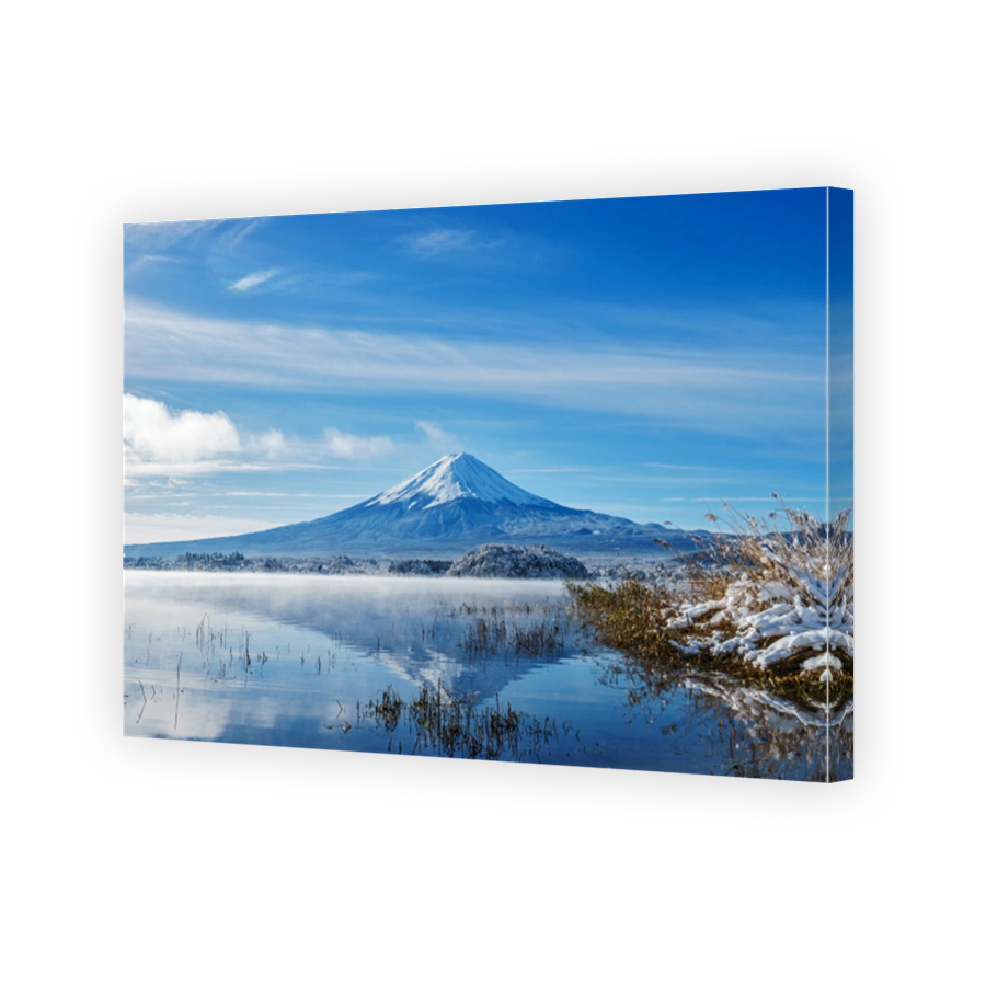 Sunrise at the lake Kawaguchi-ko,Fuji Mountain Background