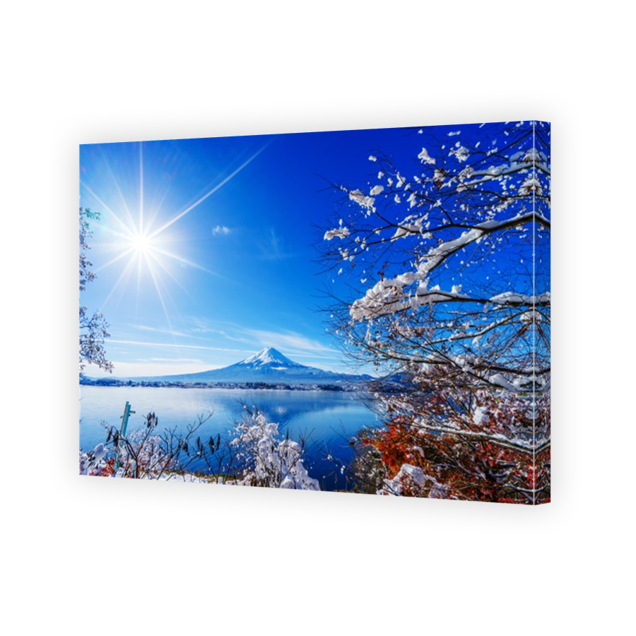 Sunrise at the lake Kawaguchi-ko,Fuji Mountain Background