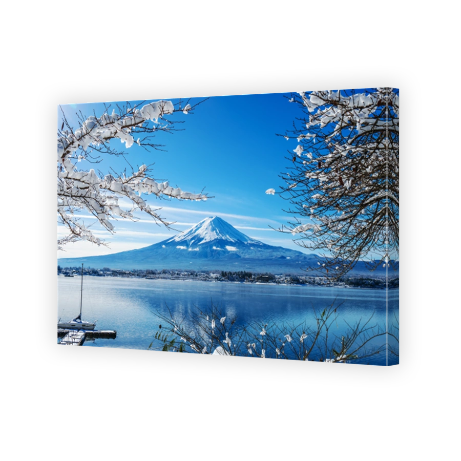 Sunrise at the lake Kawaguchi-ko,Fuji Mountain Background