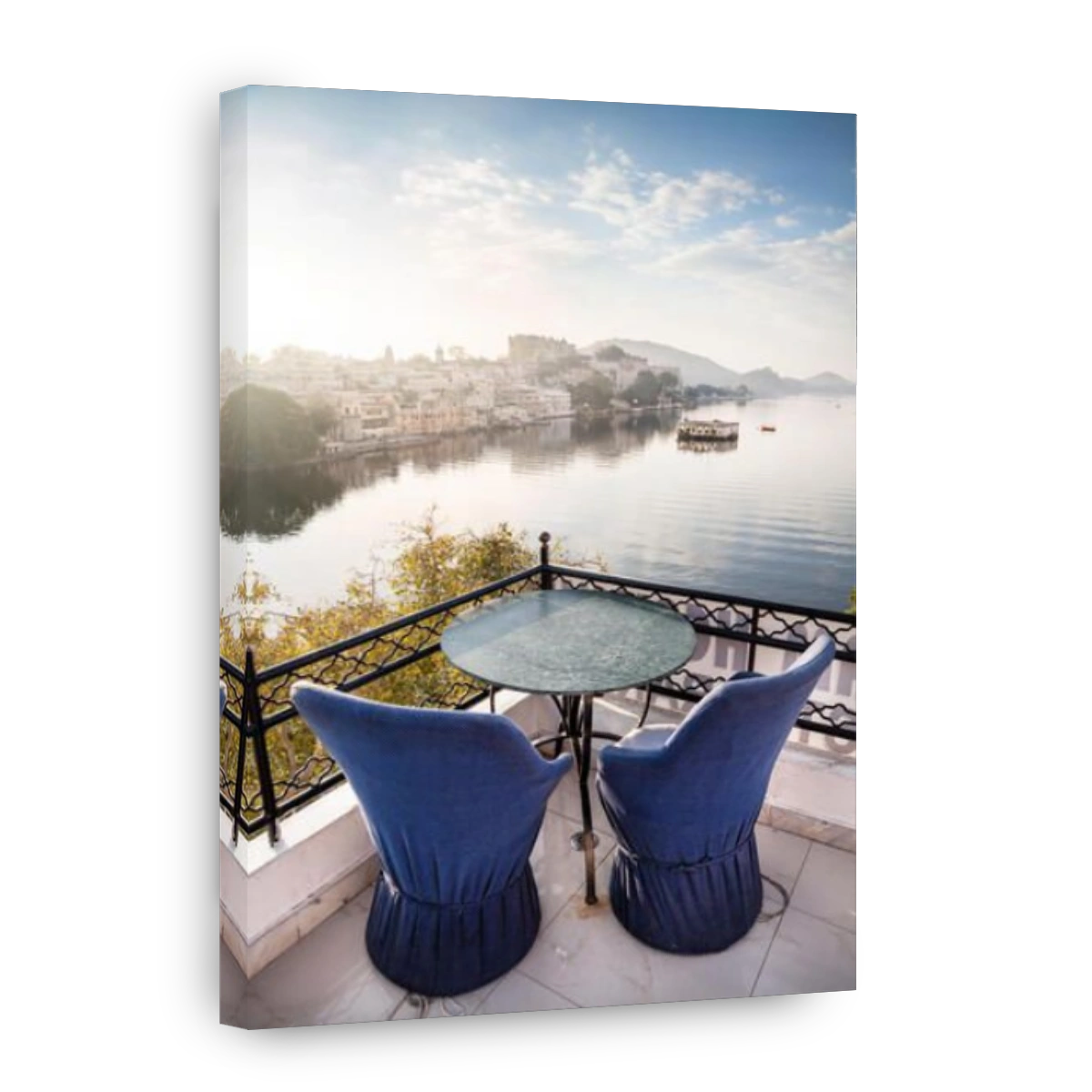 Roof top restaurant with beautiful view to Lake Pichola in the morning in Udaipur, Rajasthan, India