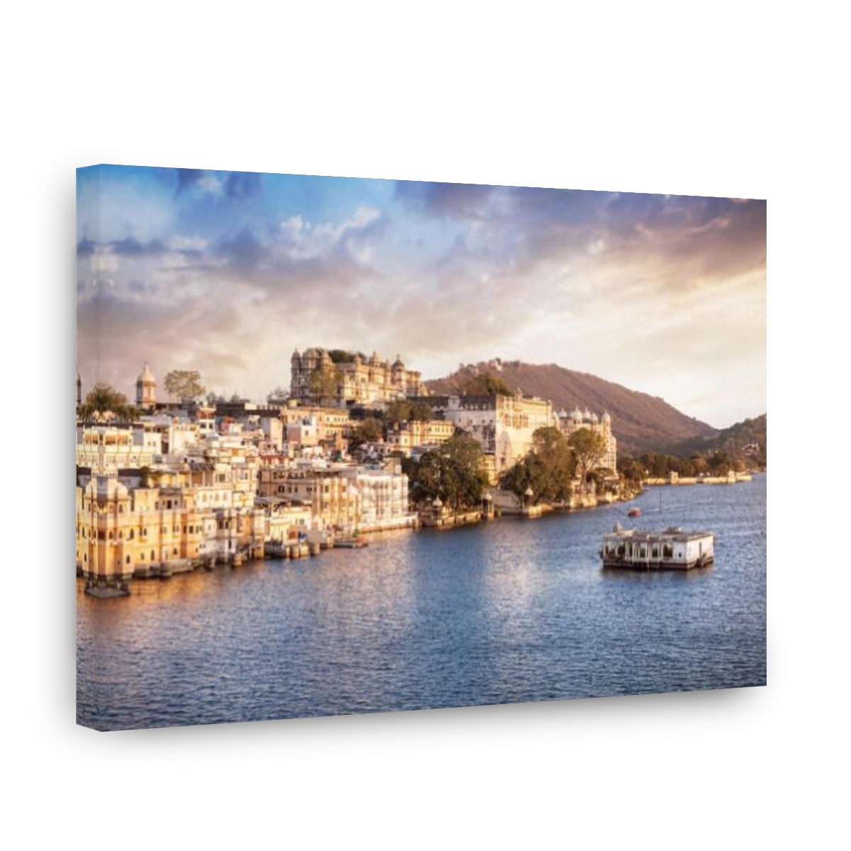 Lake Pichola with City Palace view at cloudy sunset sky in Udaipur, Rajasthan, India