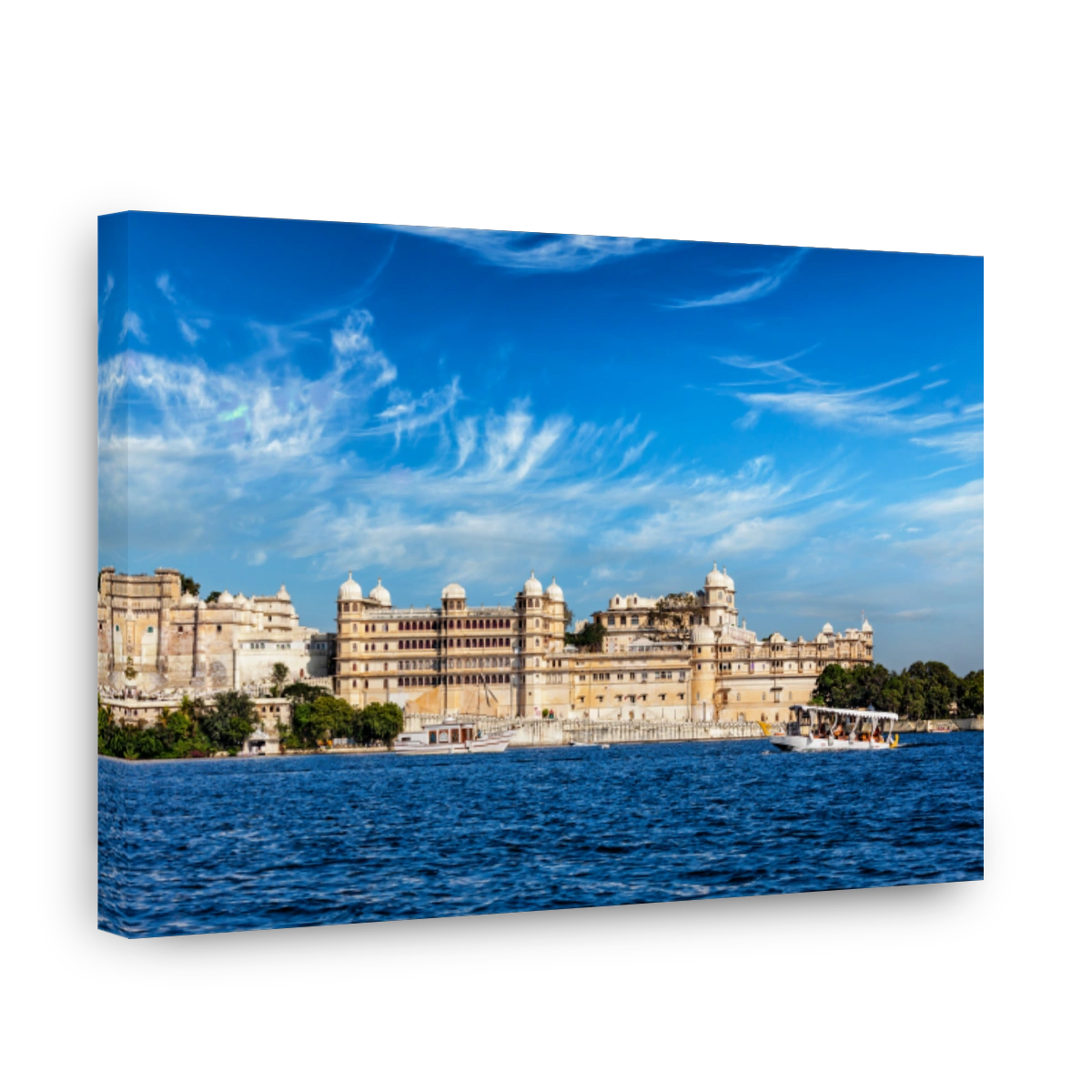 City Palace view from the lake. Udaipur, Rajasthan, India