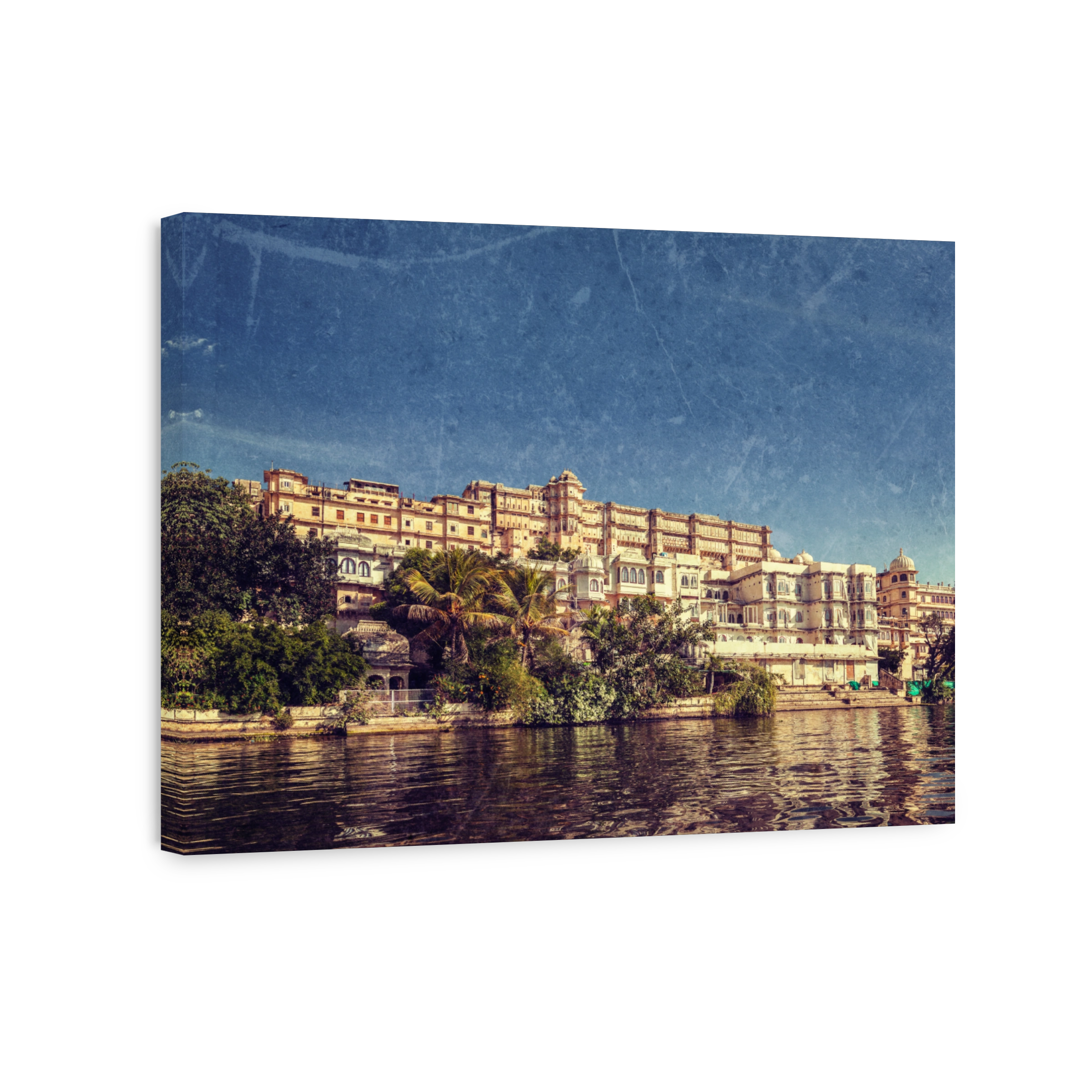 City Palace view from the lake. Udaipur, Rajasthan, India