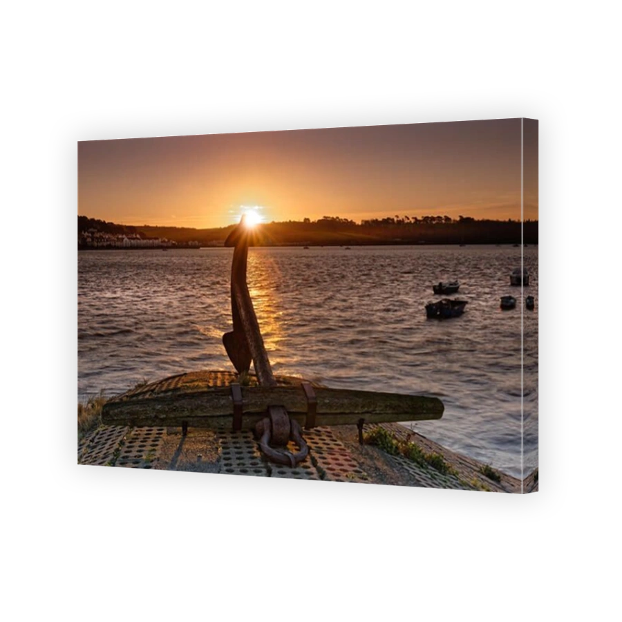 Devon, UK. 07th Jan, 2018. UK Weather - On a very cold but clear dawn, the sun rises directly infront of the anchor on the quayside at Appledore in North Devon, England. Credit: Terry Mathews/Alamy Live News