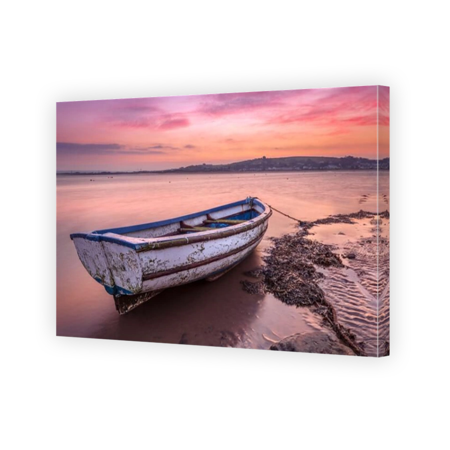 Appledore, North Devon, England. Tuesday 8th March 2022. A strong breeze whips across the River Torridge estuary as the dawn sky turns pink above the