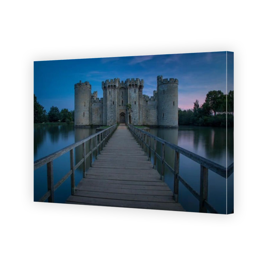 Evening at Bodiam Castle (built 1395 by Sir Edward Dalyngrigge), Bodiam, East Sussex, England