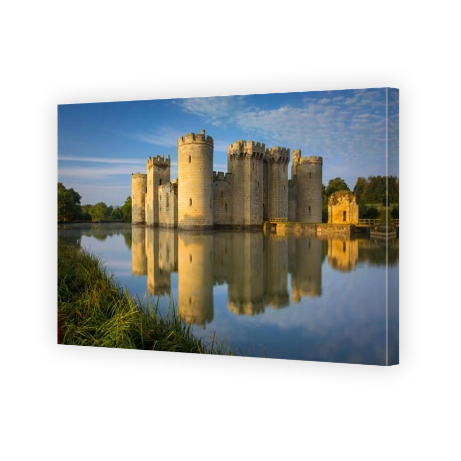 Dawn at Bodiam Castle (built 1395), Bodiam, Robertsbridge, East Sussex, England