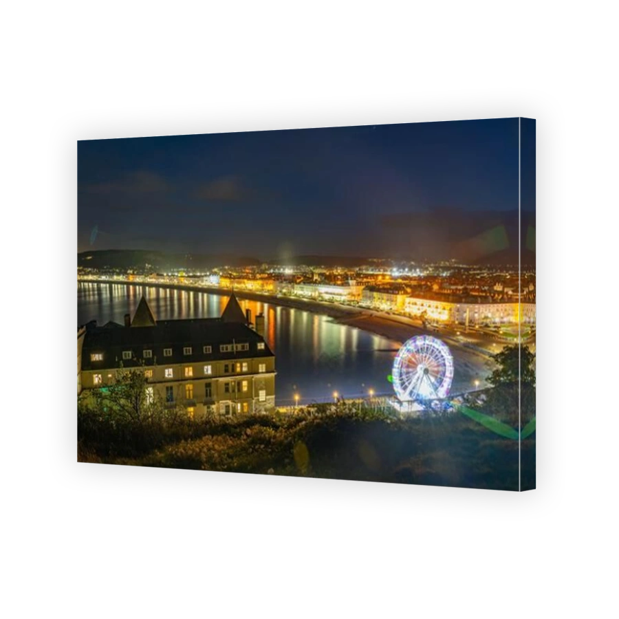 Llandudno's Victorian Pier on the North Shore, with Ferris Wheel and promenade in the background. Image taken in October 2021.