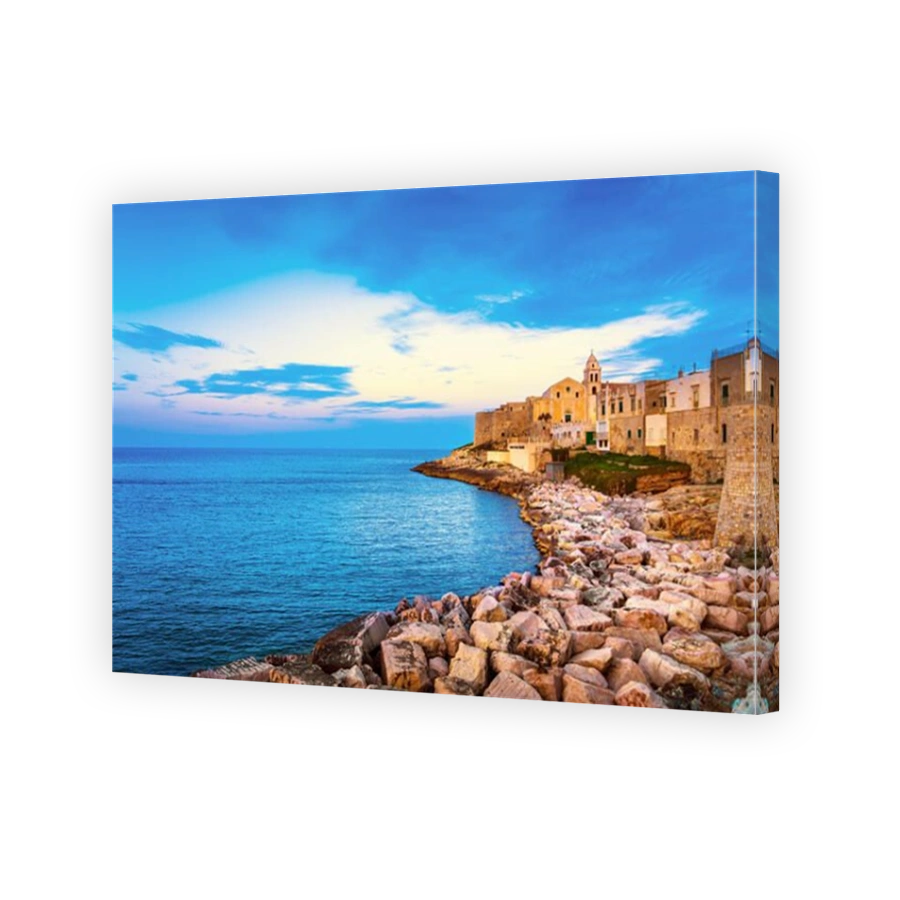 Vieste town on the rocks, Gargano peninsula, Apulia, southern Italy, Europe.