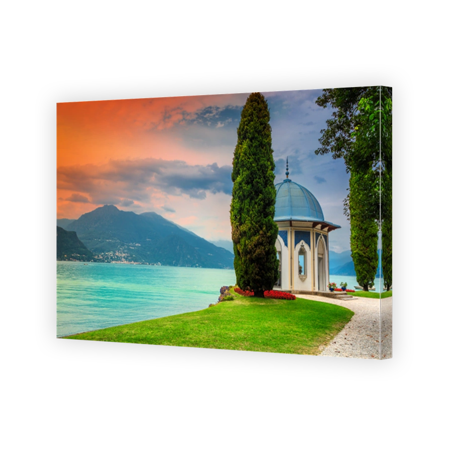 Spectacular walkway in the garden of villa Melzi, Bellagio, Italy