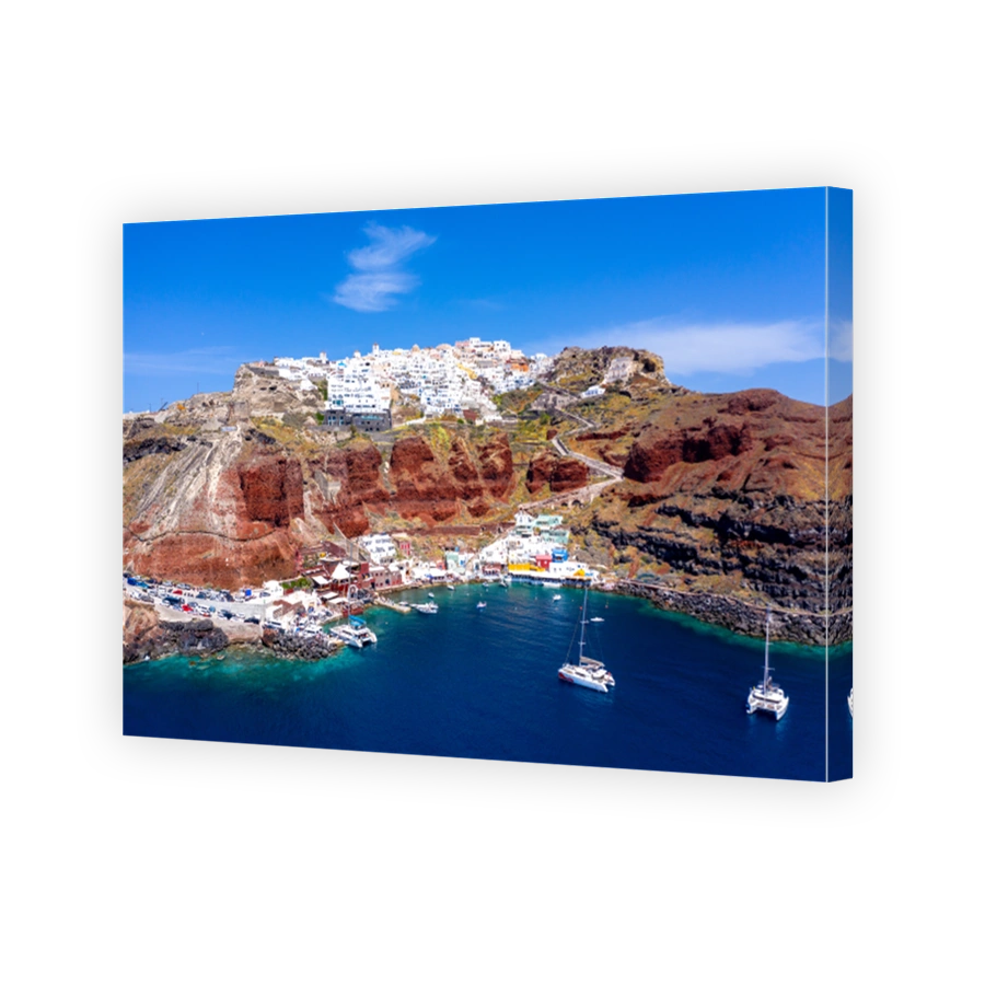 The old harbor of Ammoudi under the famous village of Oia at Santorini, Greece.