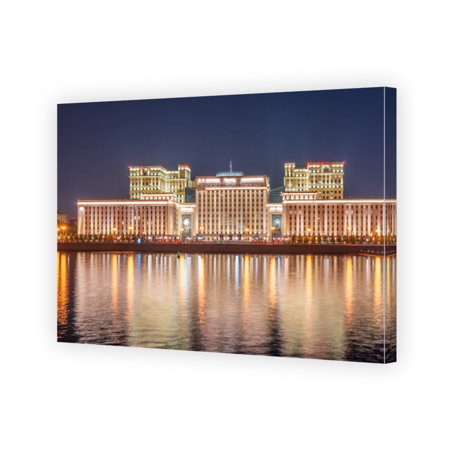 Night view of the Ministry of Defence of Russian Federation, and Moscow river embakment