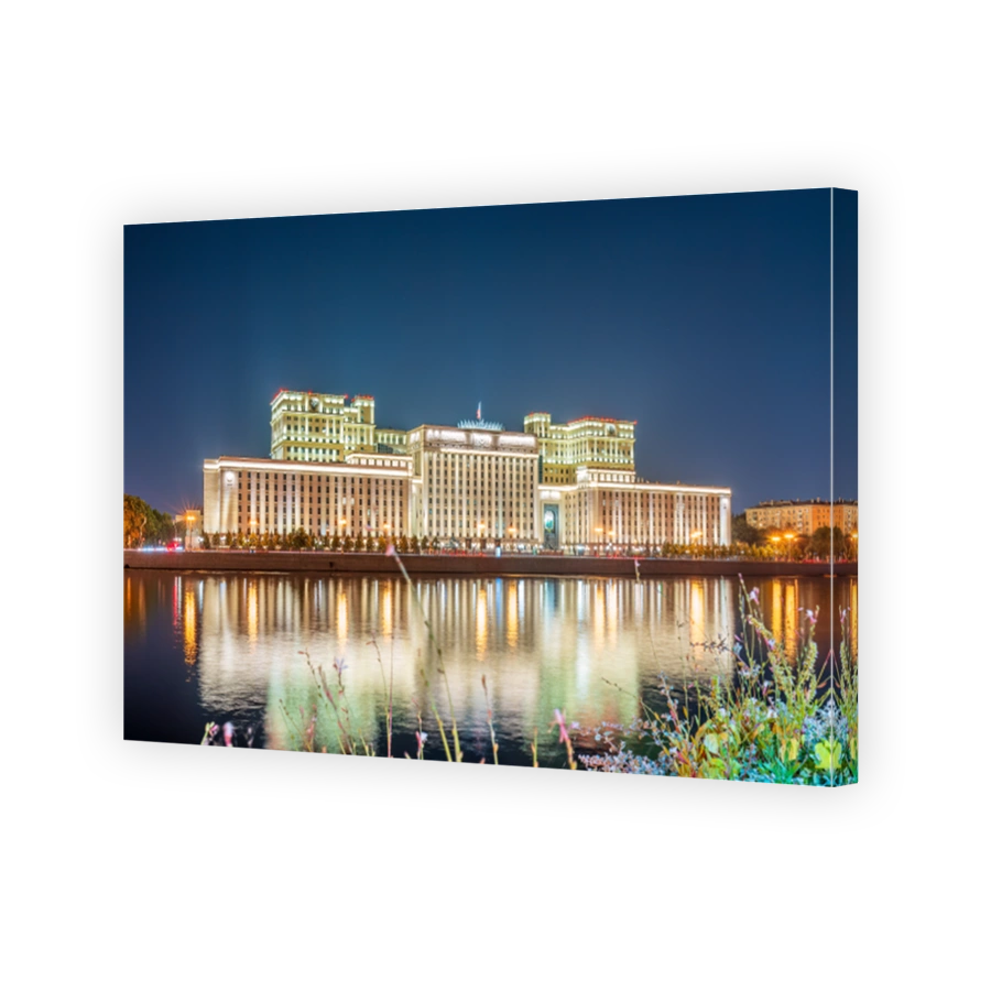 Night view of the Ministry of Defence of Russian Federation, and Moscow river embakment