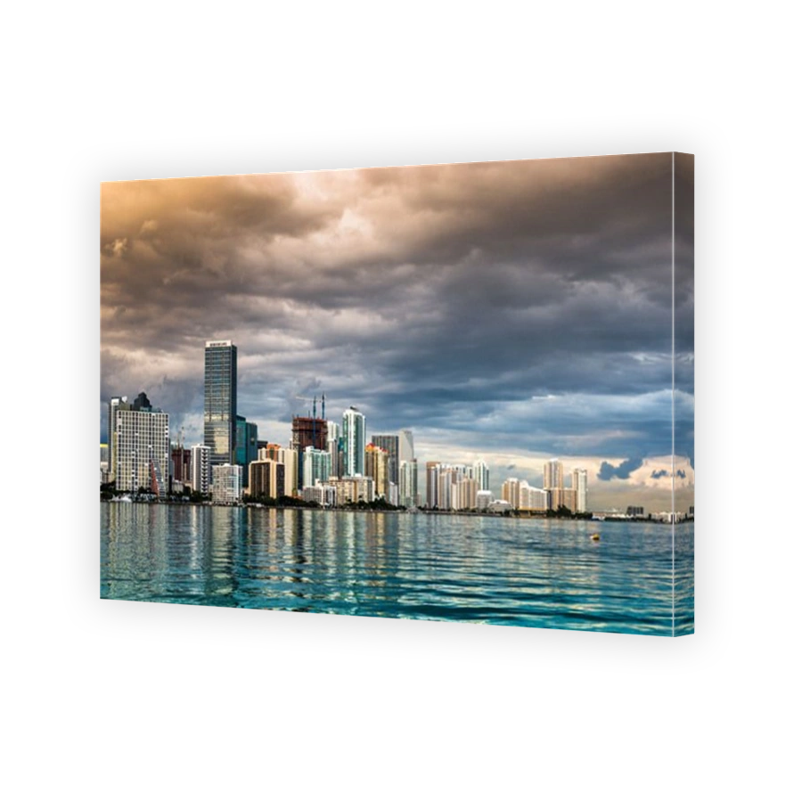 Miami, Florida skyline at Biscayne Bay.