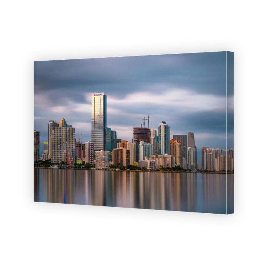 Miami, Florida skyline at Biscayne Bay.