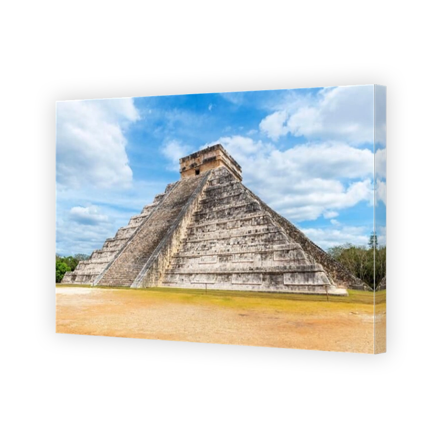 Kukulkan maya pyramid, Chichen Itza, Mexico.