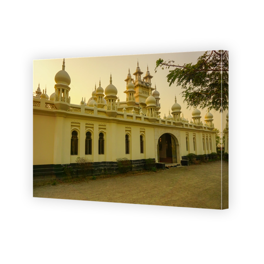 A beautiful islamic mosque complex in Dhaka, Bangladesh