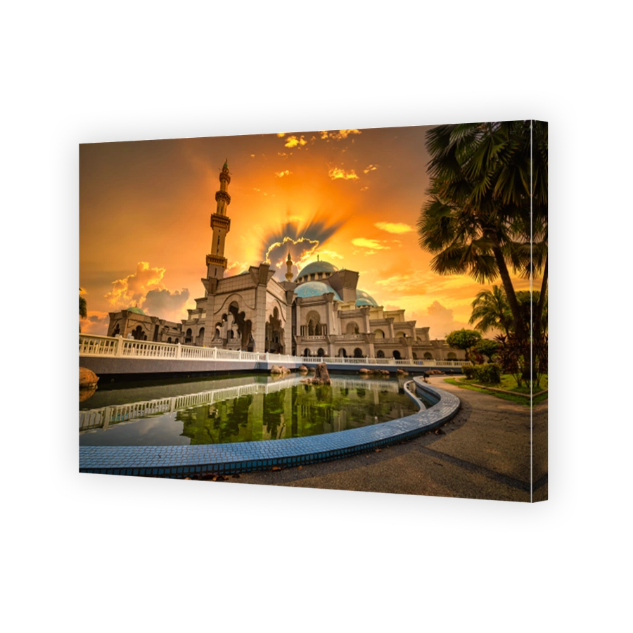 Masjid Wilayah Persekutuan at sunset in Kuala Lumpur, Malaysia.