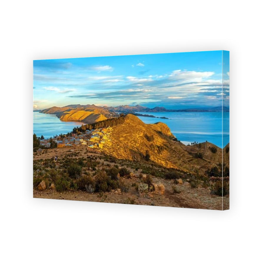Sunset on Isla del Sol with a view over the Titicaca lake, Bolivia.