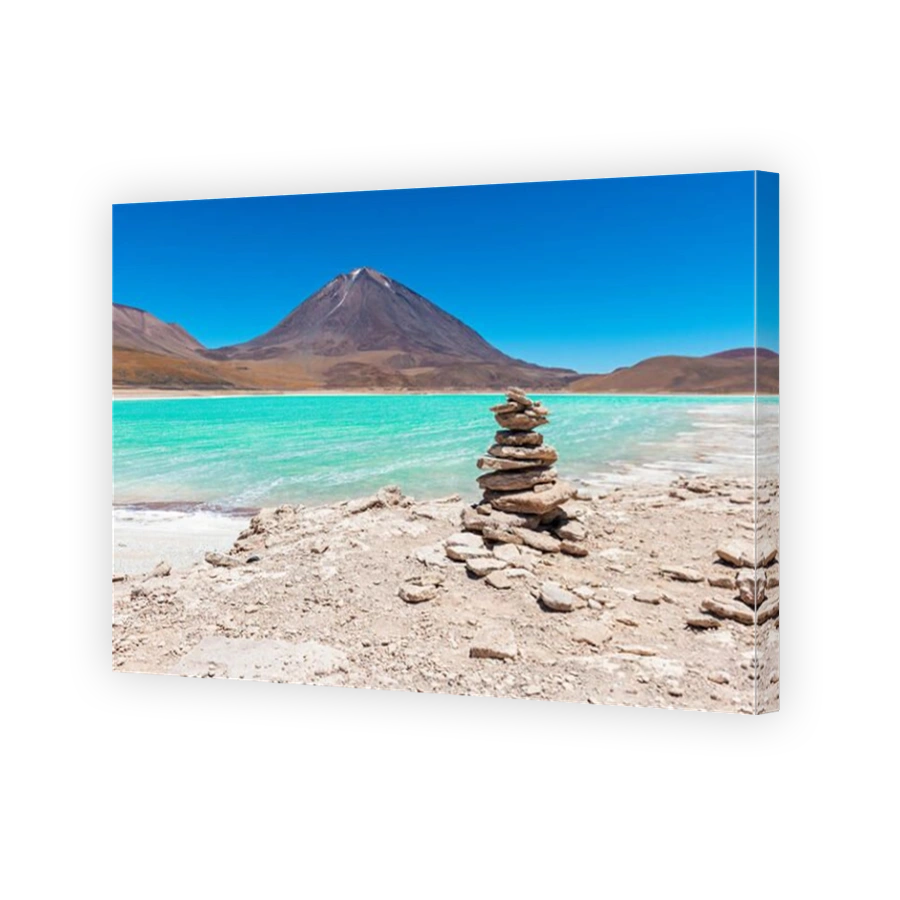 Laguna Verde or Green Lagoon with Licancabur volcano the Uyuni salt flat, Bolivia.