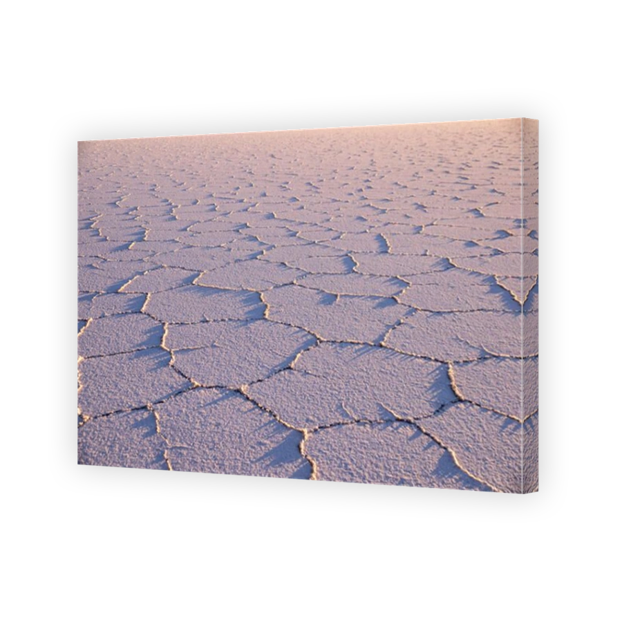 Salar de Uyuni: The sunrise at the salt lake in Bolivia creates a beautiful pattern