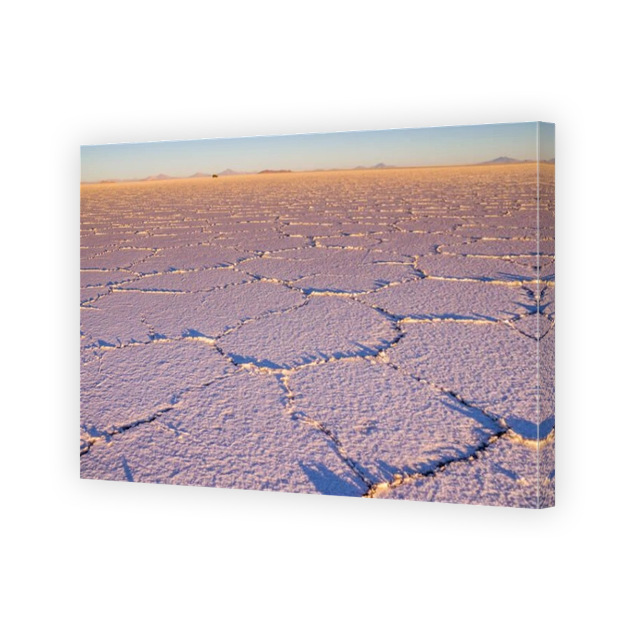 Salar de Uyuni: The sunrise at the salt lake creates a beautiful pattern. In the distance a jeep is driving over the salt lake