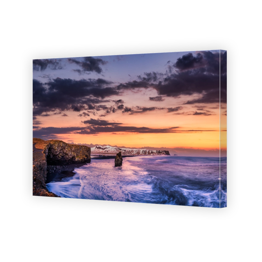 Reynisfjara beach under a spectucular winter sunset