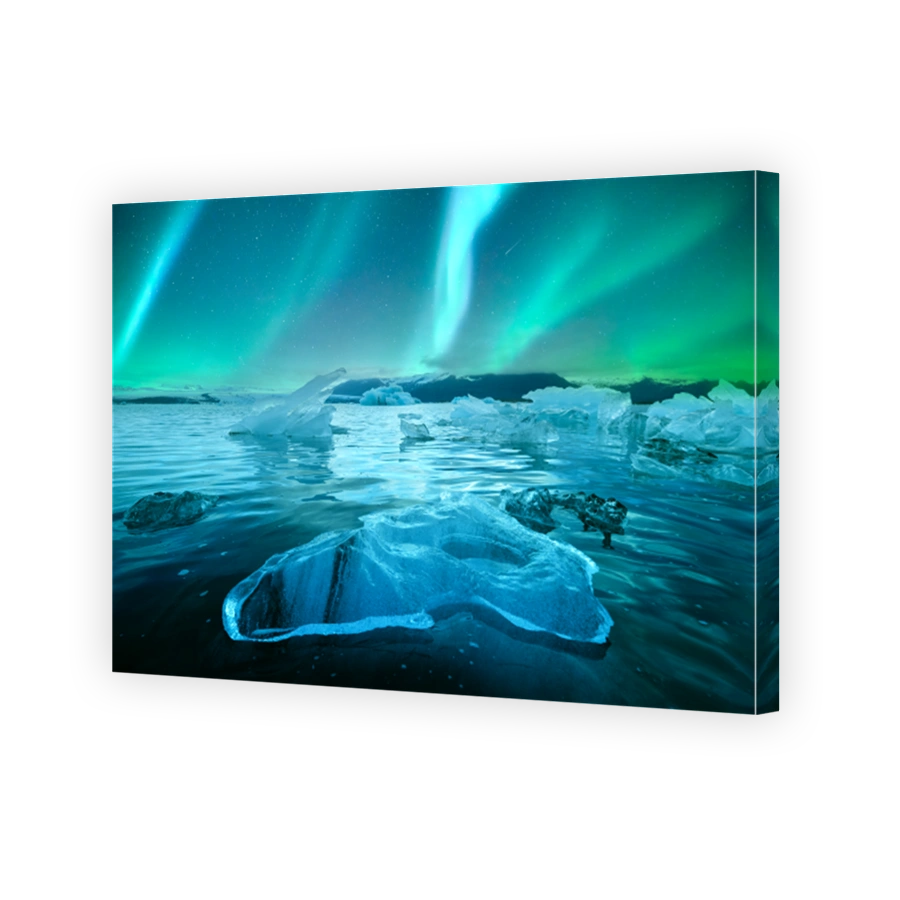 Aurora borealis in Jokulsarlon glacial lagoon