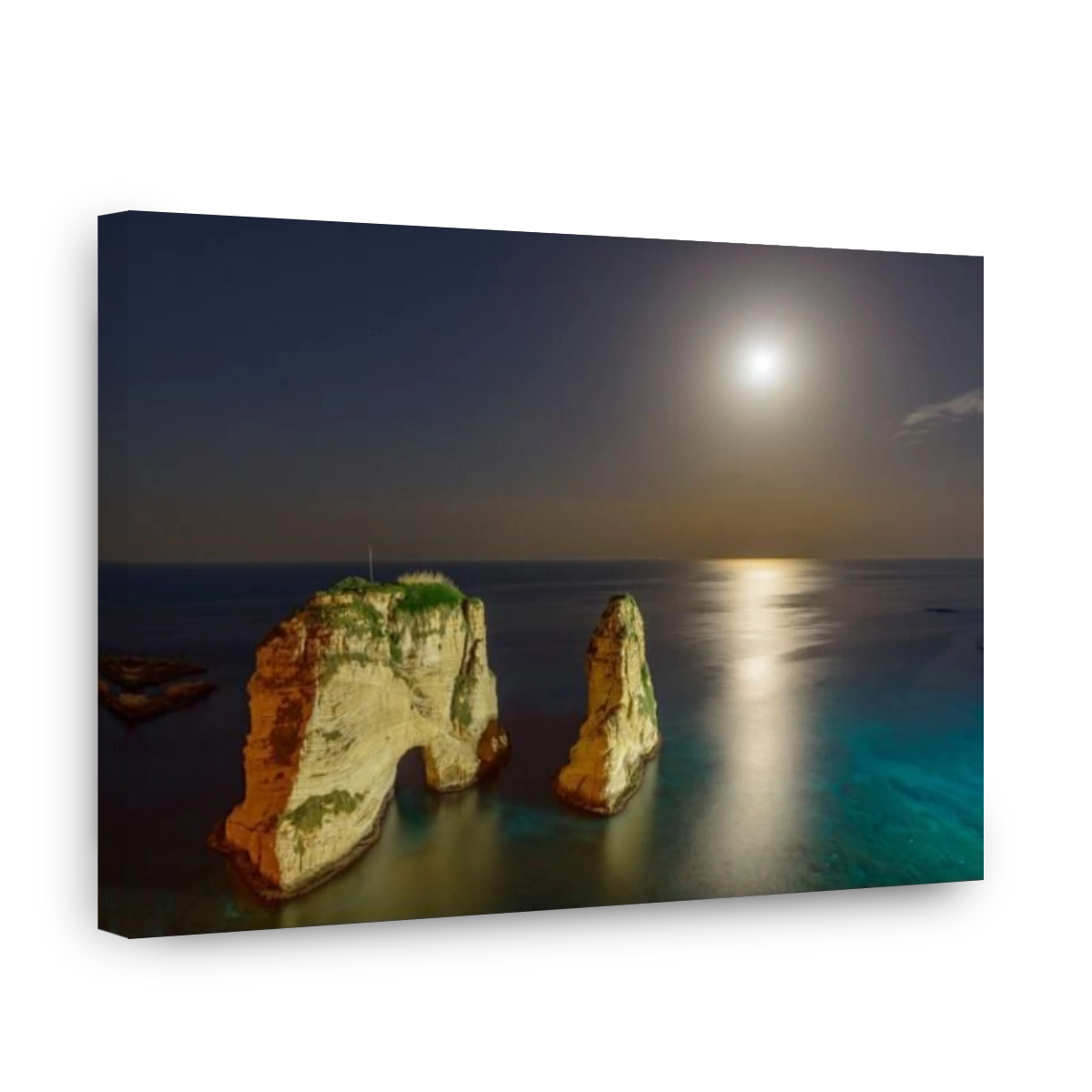 LEBANON, BEIRUT, RAS BEYROUTH, TOTAL LUNAR ECLIPSE OF 21 JANUARY 2019 AND THE PIGEON ROCKS (RAOUCHE)