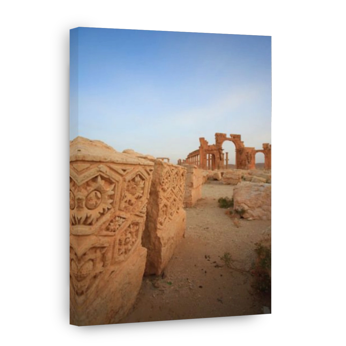 Syria, Palmyra ruins (UNESCO Site), Great Colonnade and Monumental Arch