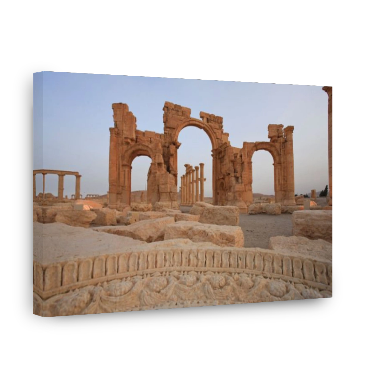 Syria, Palmyra ruins (UNESCO Site), Great Colonnade and Monumental Arch