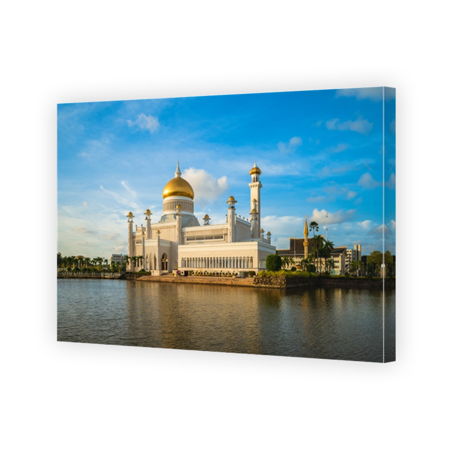 Omar Ali Saifuddien Mosque in Bandar Seri Begawan