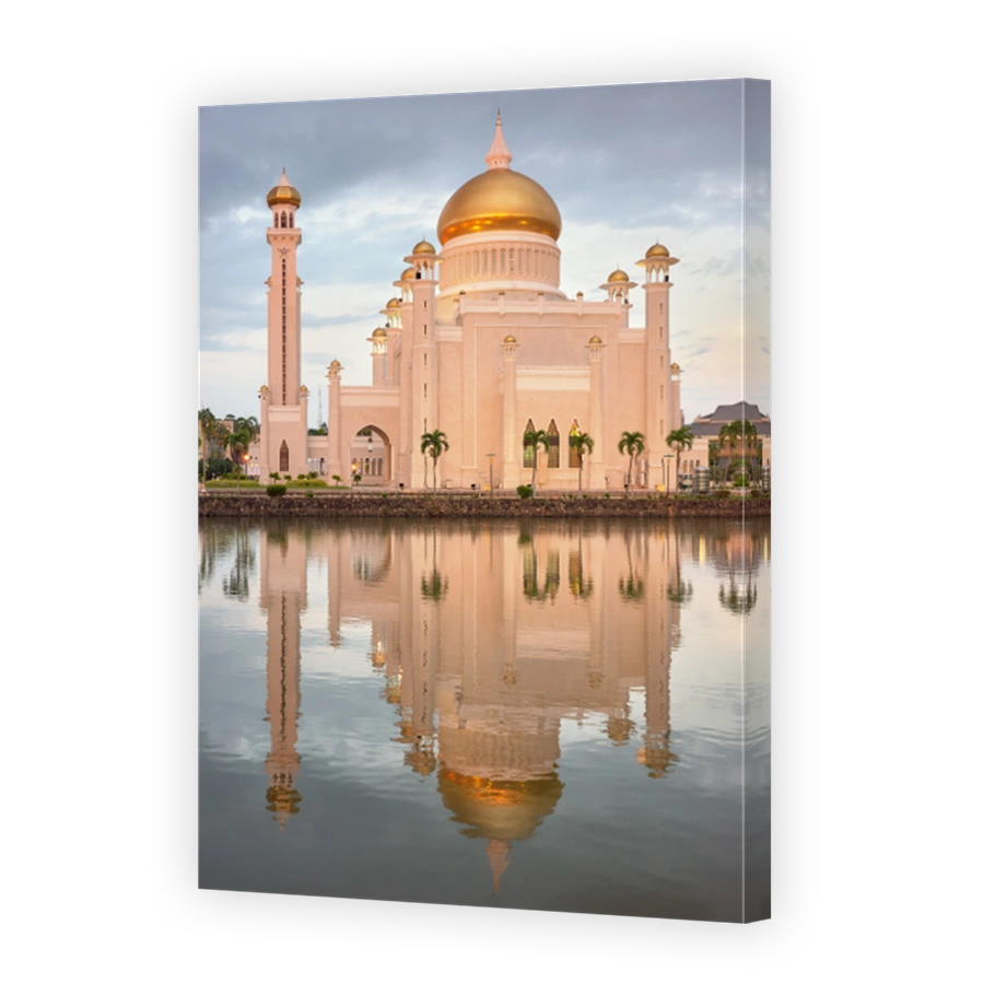 Omar Ali Saifuddien Mosque at sunset, Bandar Seri Begawan.