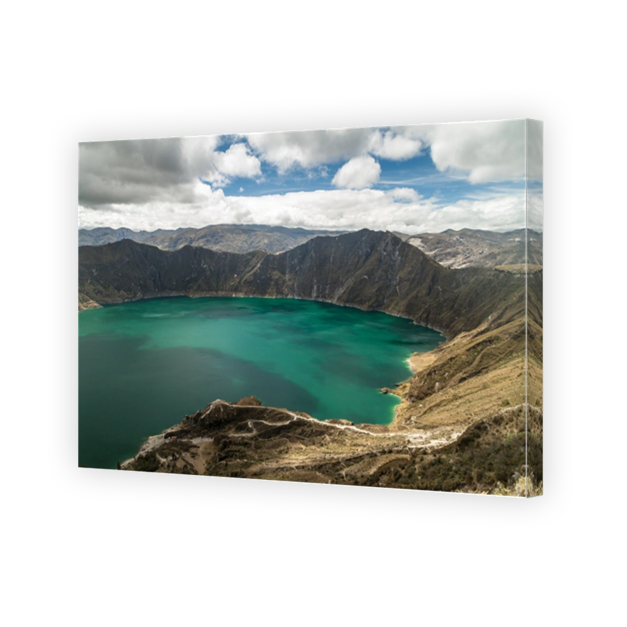 Crater lake Laguna Quilotoa, Ecuador